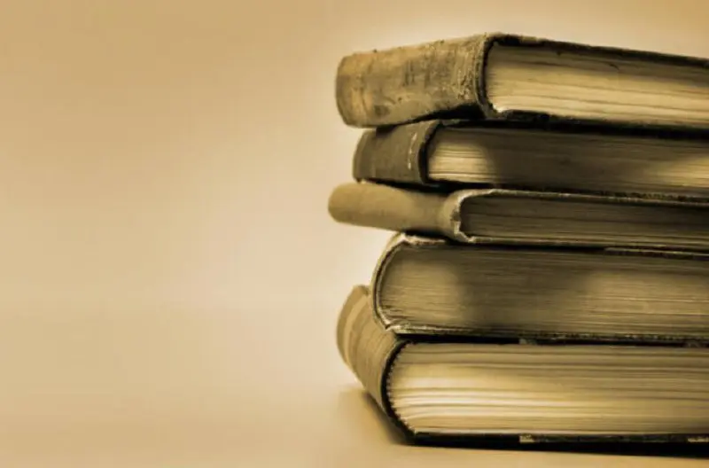 Большая распродажа редких книг из городских архивов