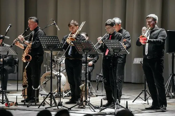 Концерт ансамбля "Академик-бенд"