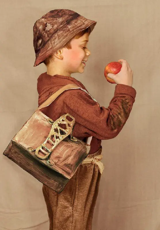 Мальчик с яблоком