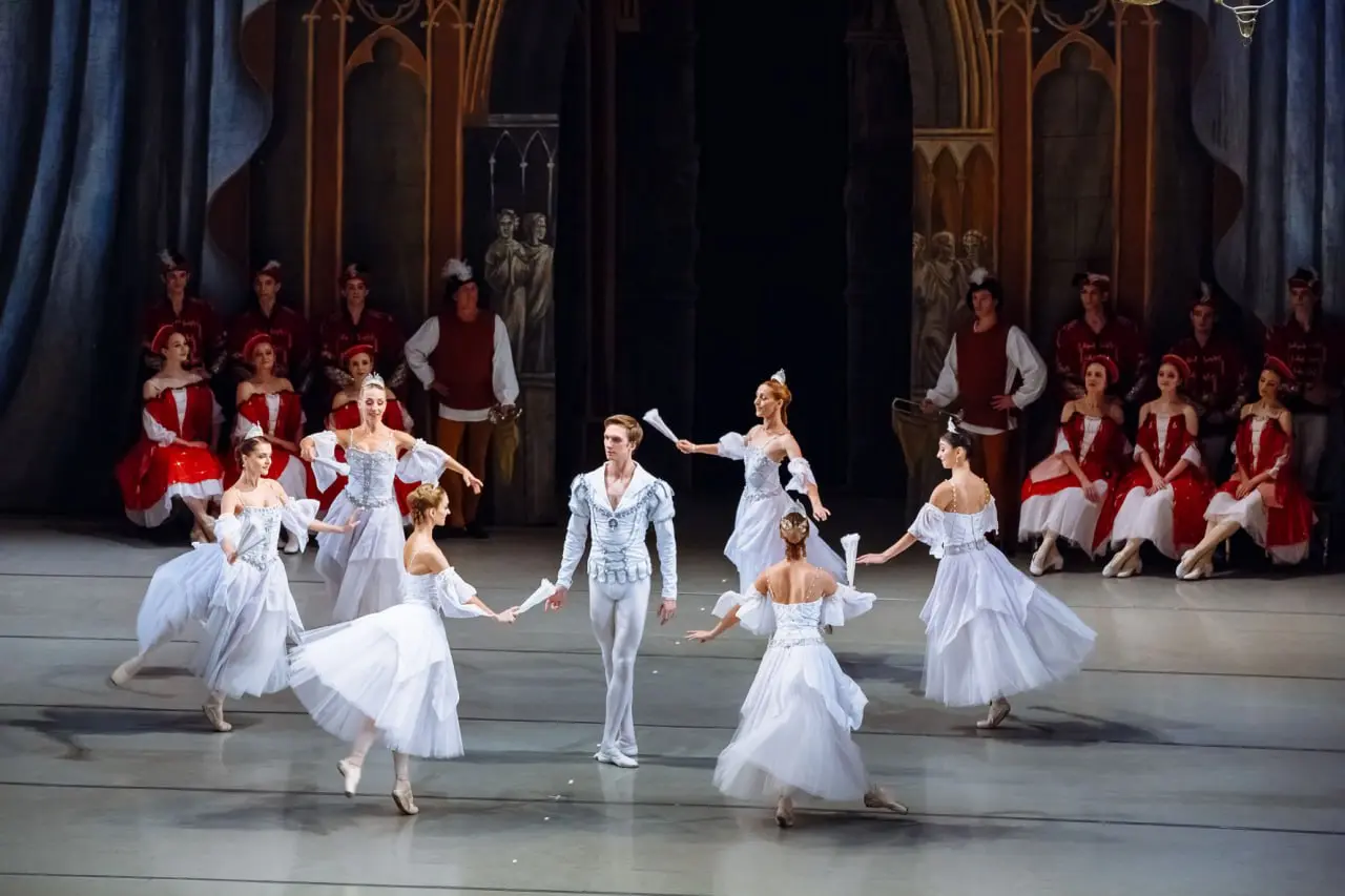 Лебединое озеро