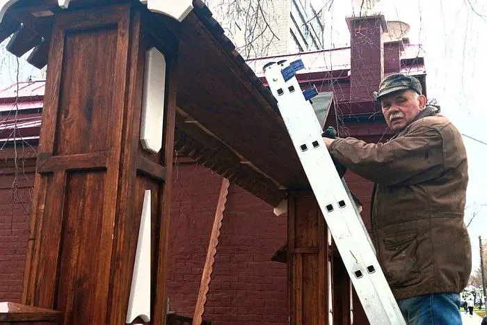 Ещё один музей с резными воротами