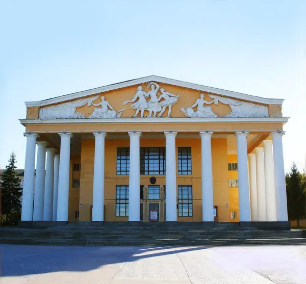 Спектакль "Беда от нежного сердца"