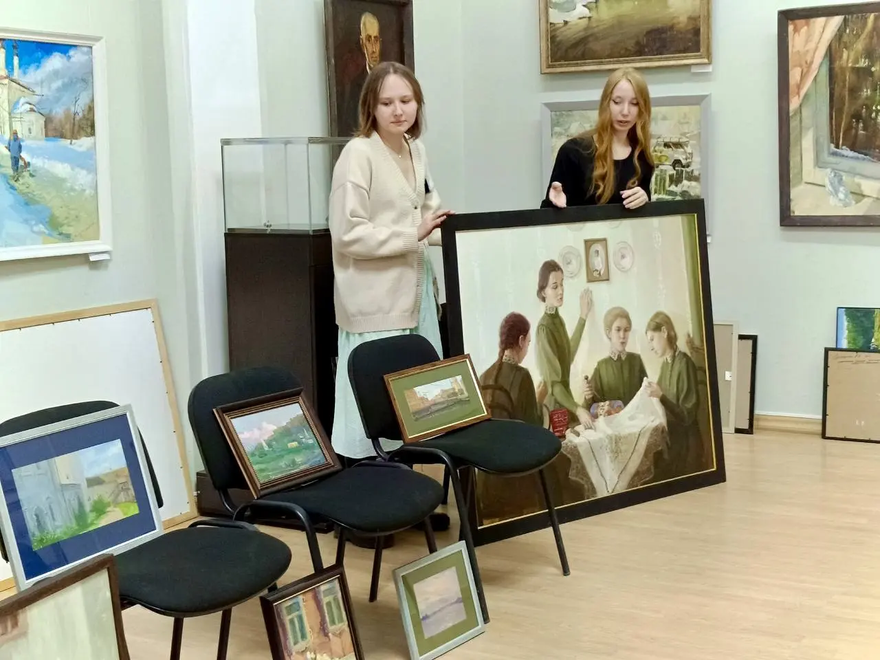 Выставка молодых художников