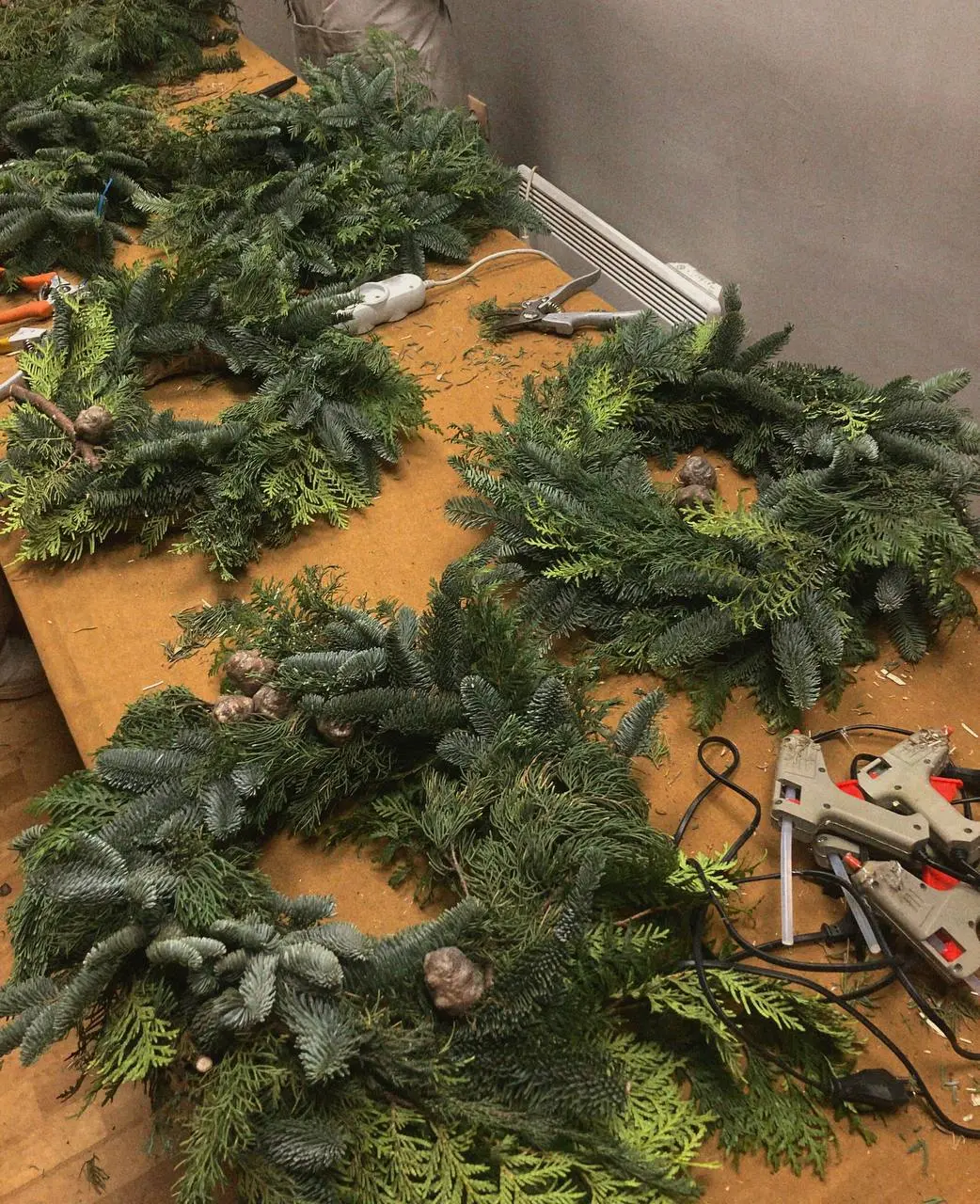 мастер-классы по декору из хвои и рождественские композиции в Антресоль