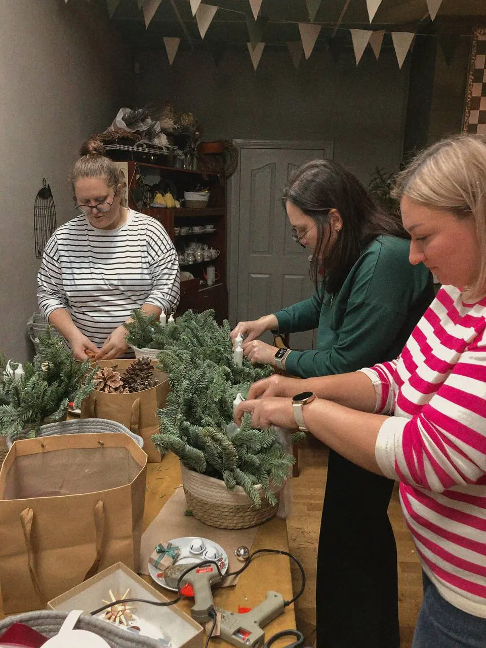 мастер-классы по декору из хвои и рождественские композиции в Антресоль
