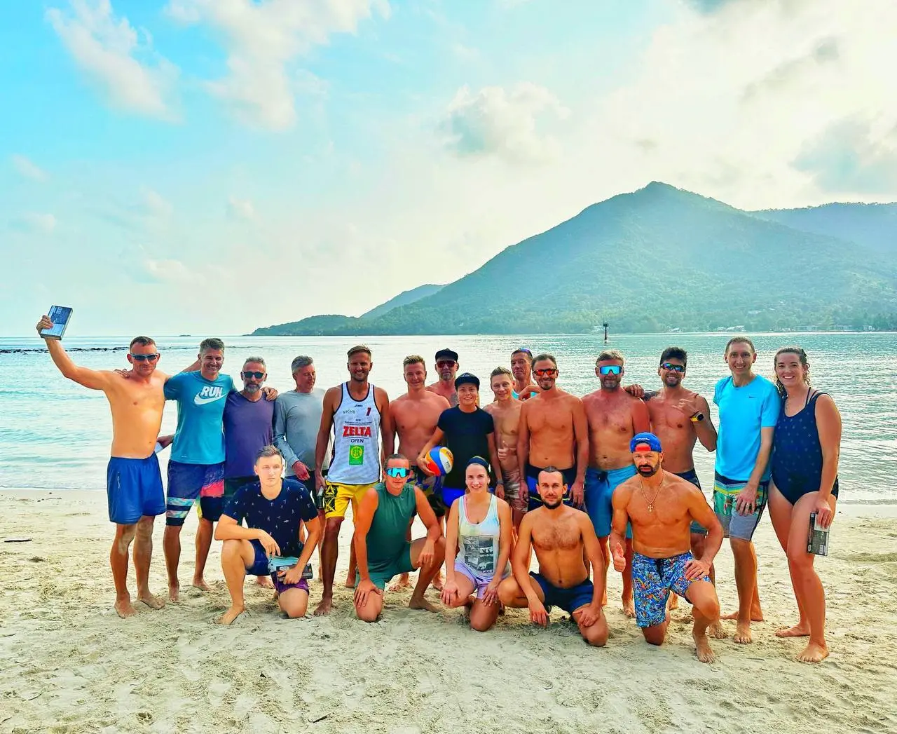 Международная школа пляжного волейбола "ОСТР🌍ВА" приглашает на тренировки