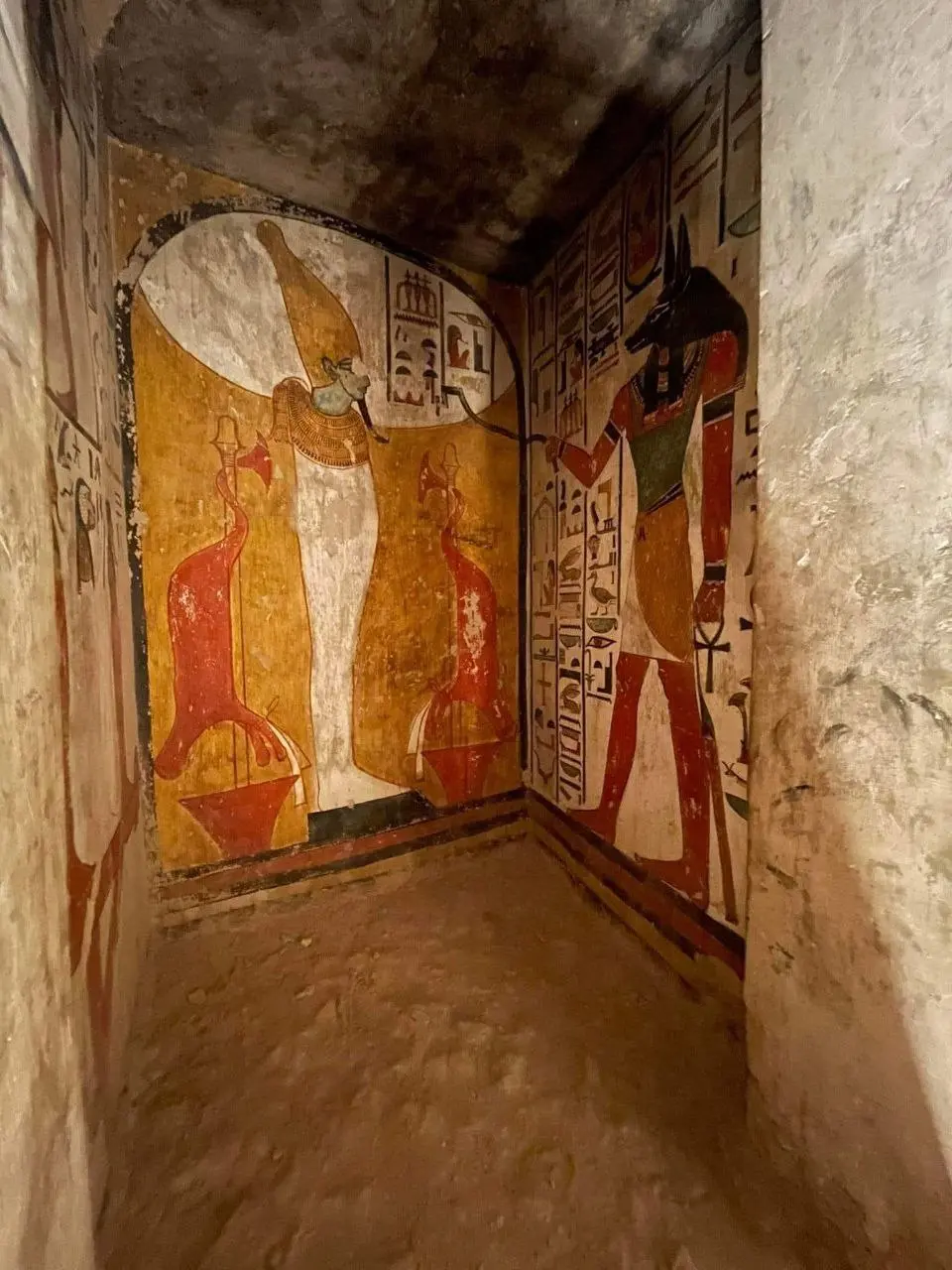 Не stan﻿dартныйLuxor + Esna