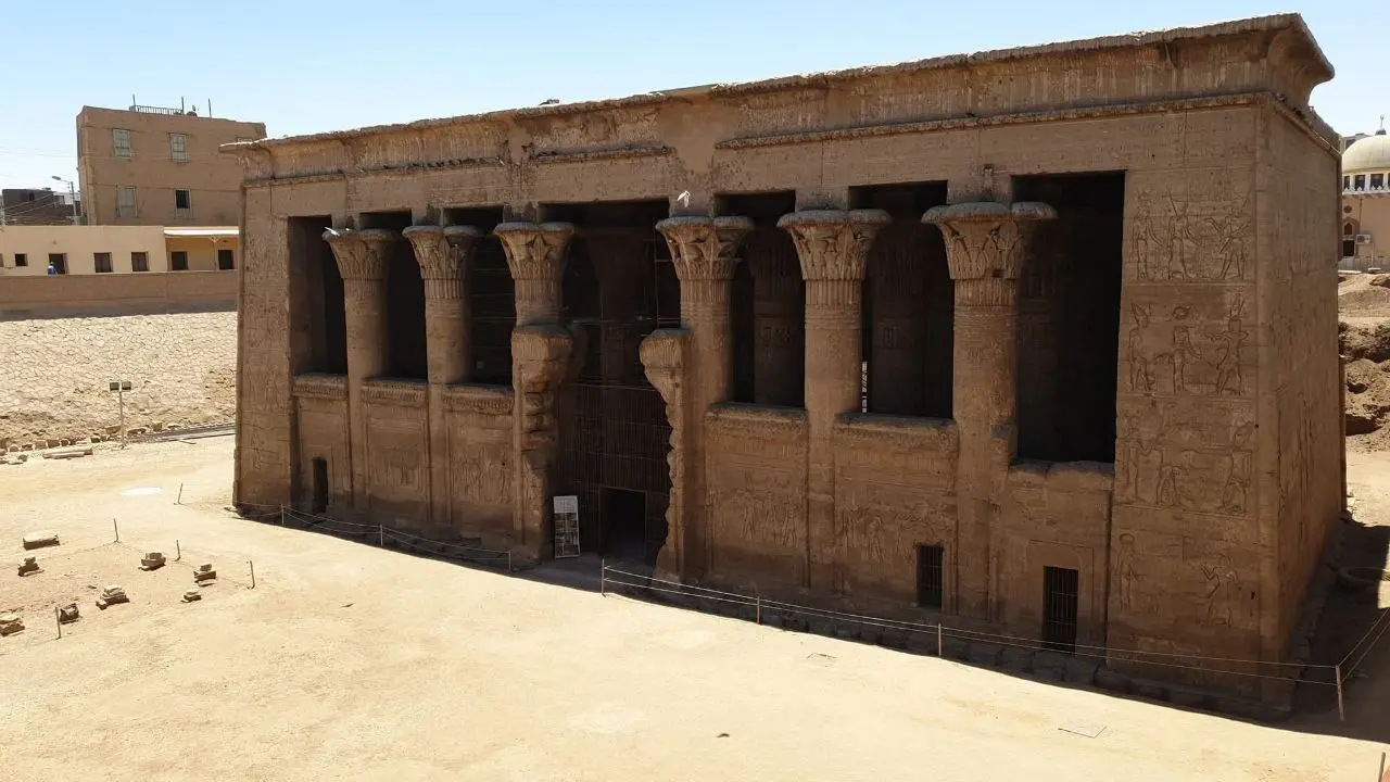 Не stan﻿dартныйLuxor + Esna