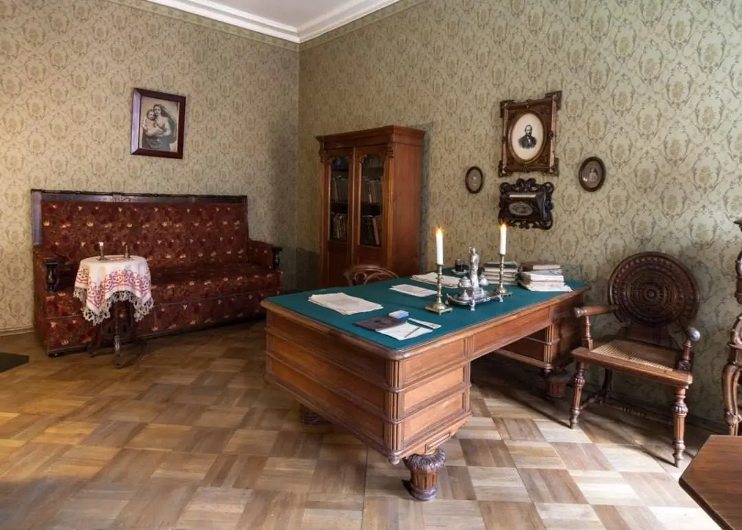 Выходной день музея Достоевского в честь дня рождения писателя