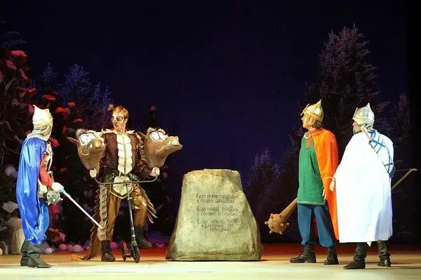 Праздничная программа "Как богатырь Новый год спасал"