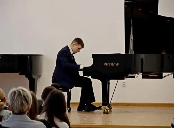 Открытое академическое выступление студентов первого курса по общему фортепиано