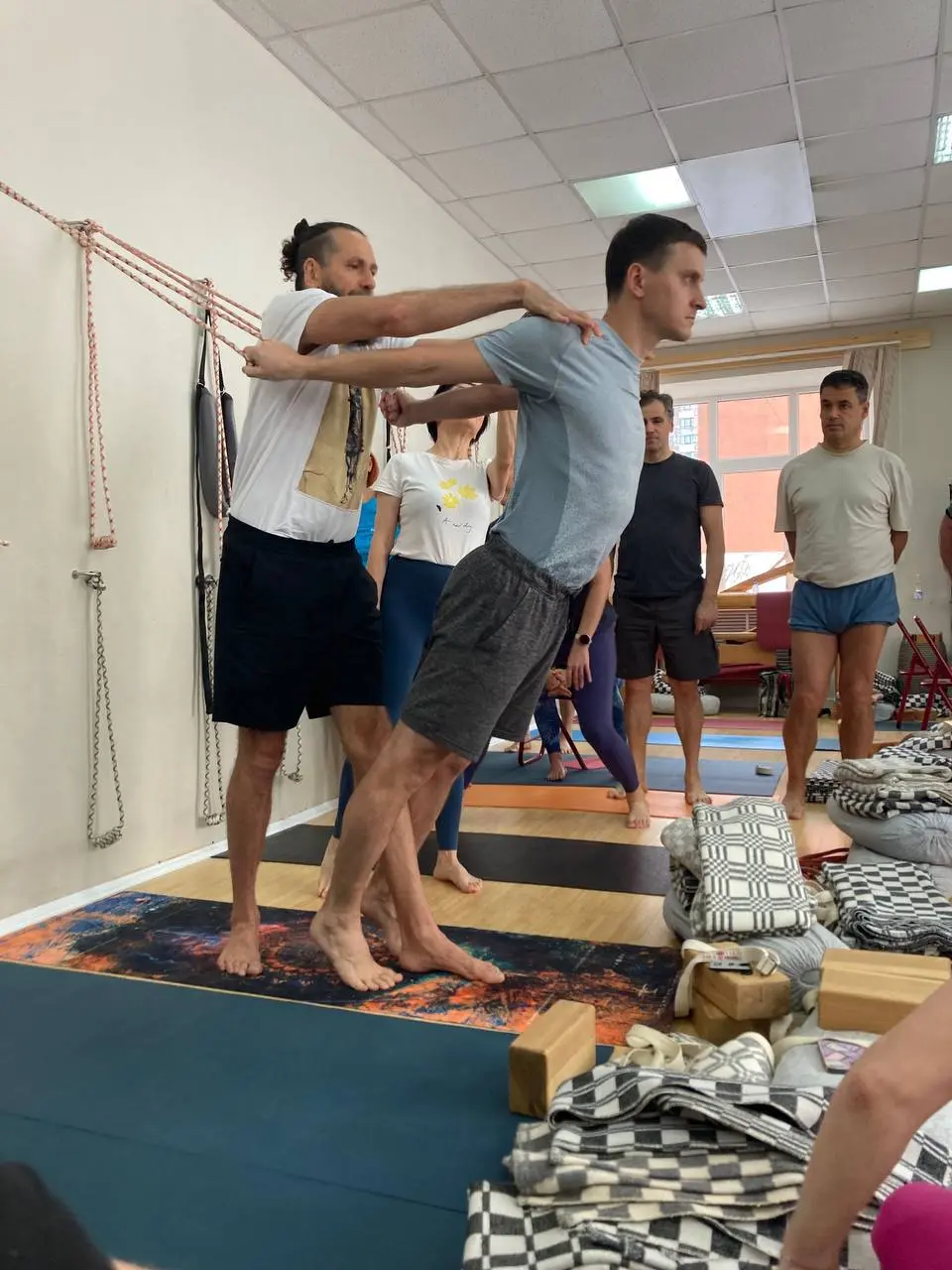 семинар по йоге Айенгара с Виталием Литвиновым