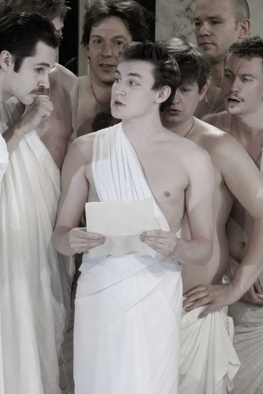 Спектакль по Гоголю «Ревизор» с участием Никиты Ивашина, Ивана Шумихина и Александра Николеева