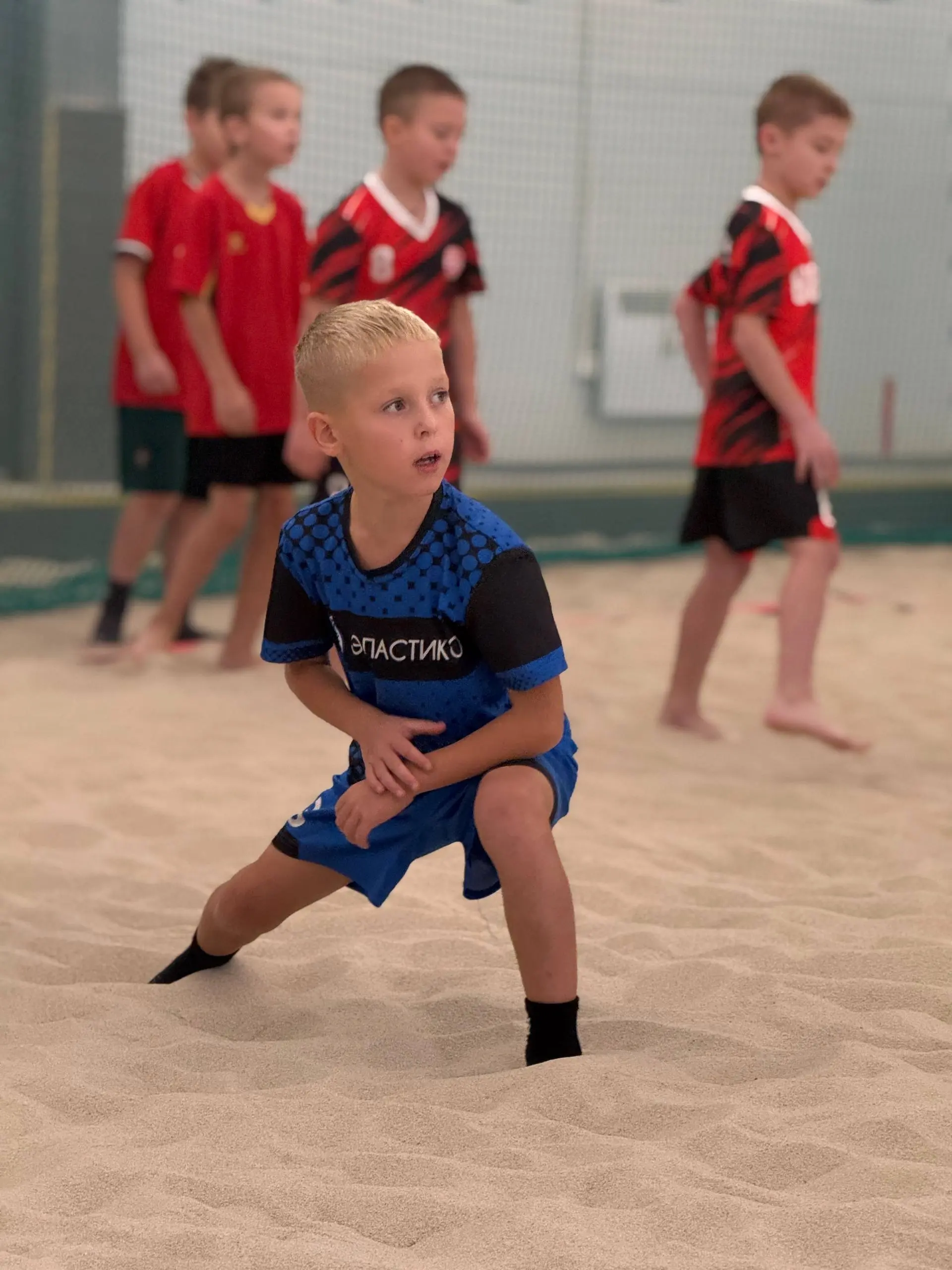 Продуктивная суббота. Турнир по пляжному футболу Elastico CUP. Серия фотографий с разминки футболистов