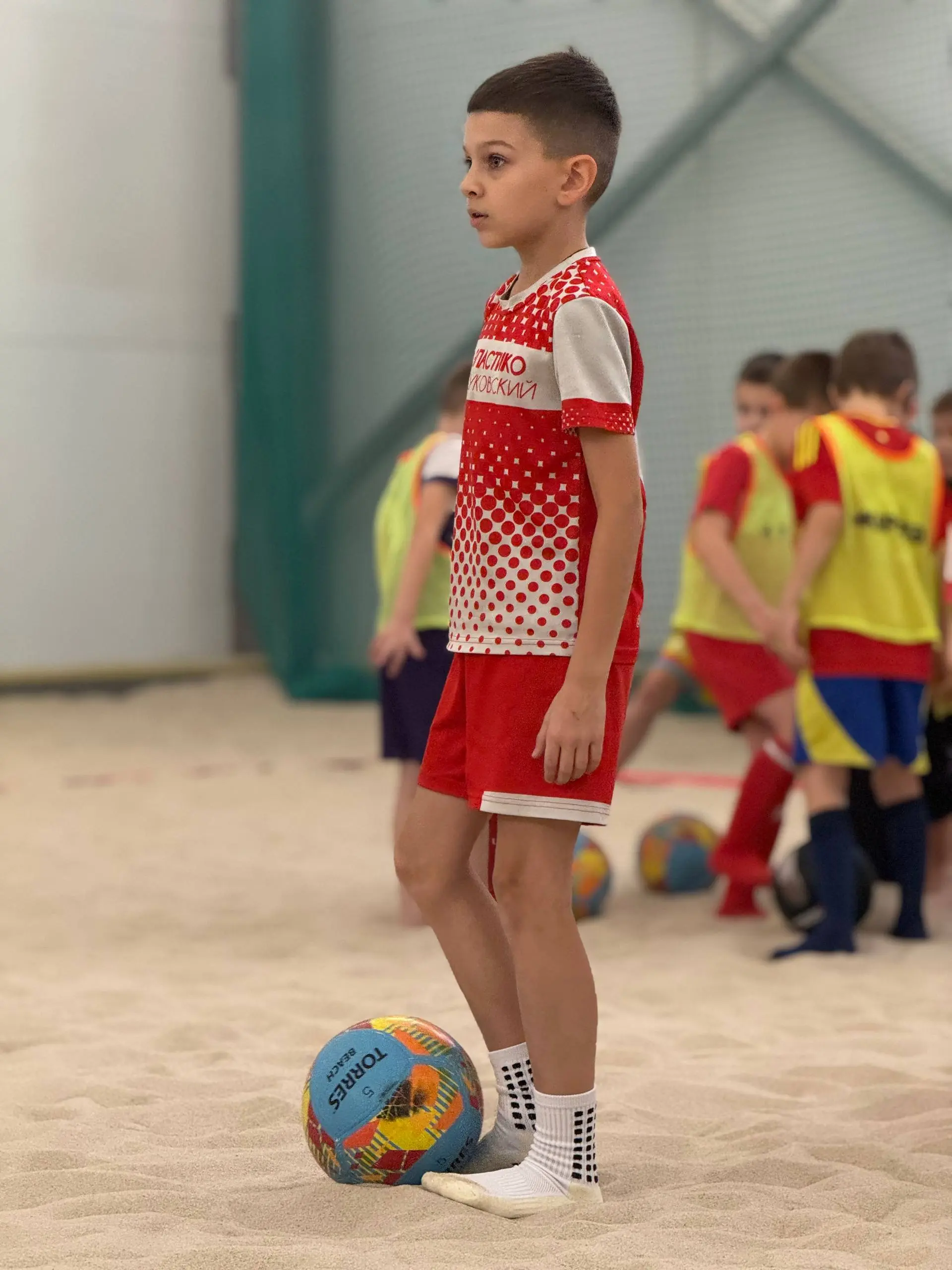 Продуктивная суббота. Турнир по пляжному футболу Elastico CUP. Серия фотографий с разминки футболистов