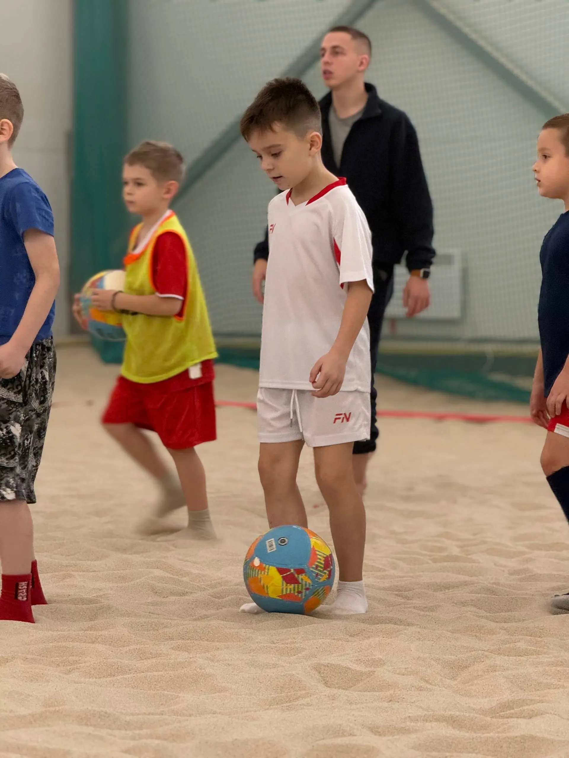 Продуктивная суббота. Турнир по пляжному футболу Elastico CUP. Серия фотографий с разминки футболистов