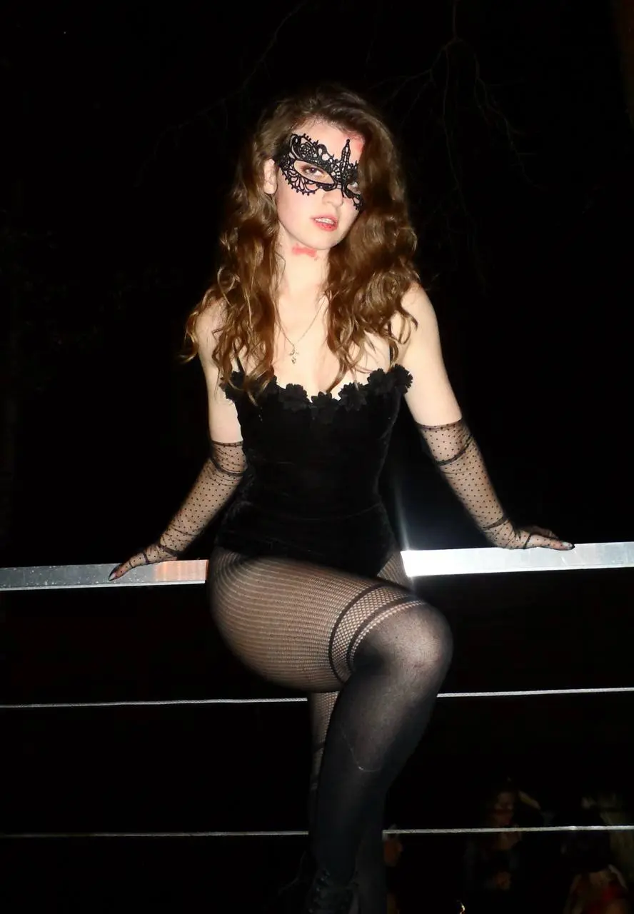 Halloween photos sharing event