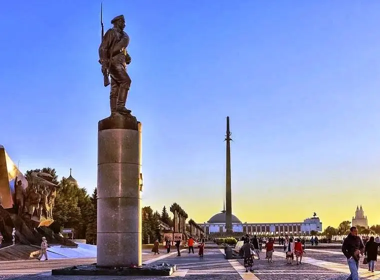 Бесплатная экскурсия «Парк Победы: символ подвига и памяти»