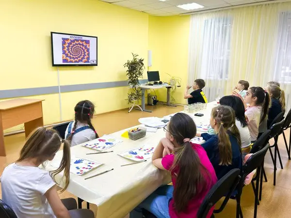 Мастер-класс  „Разноцветная студия“: „Осенний листочек“