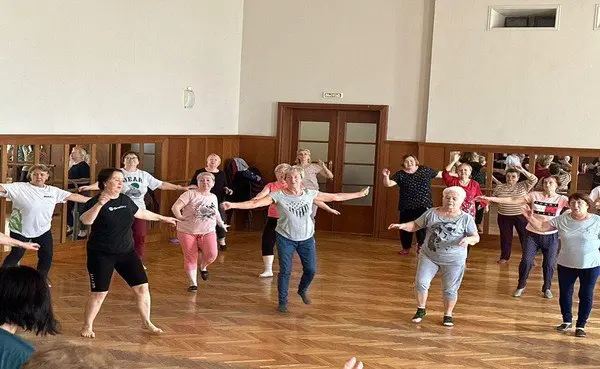 Занятие "Живые танцы" с жизнелюбами