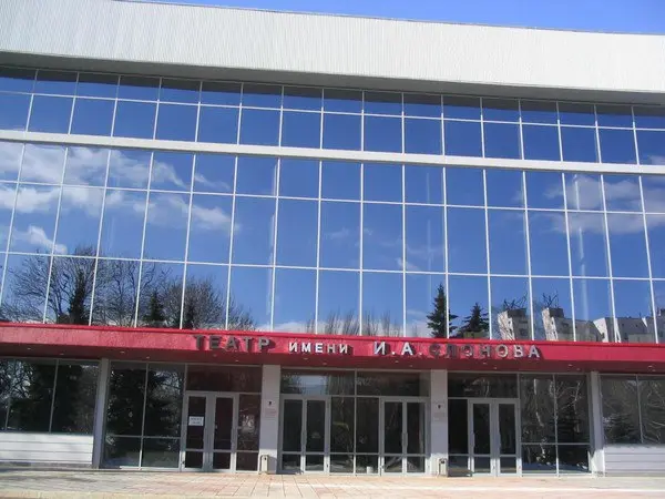 Спектакль "Без вины виноватые"