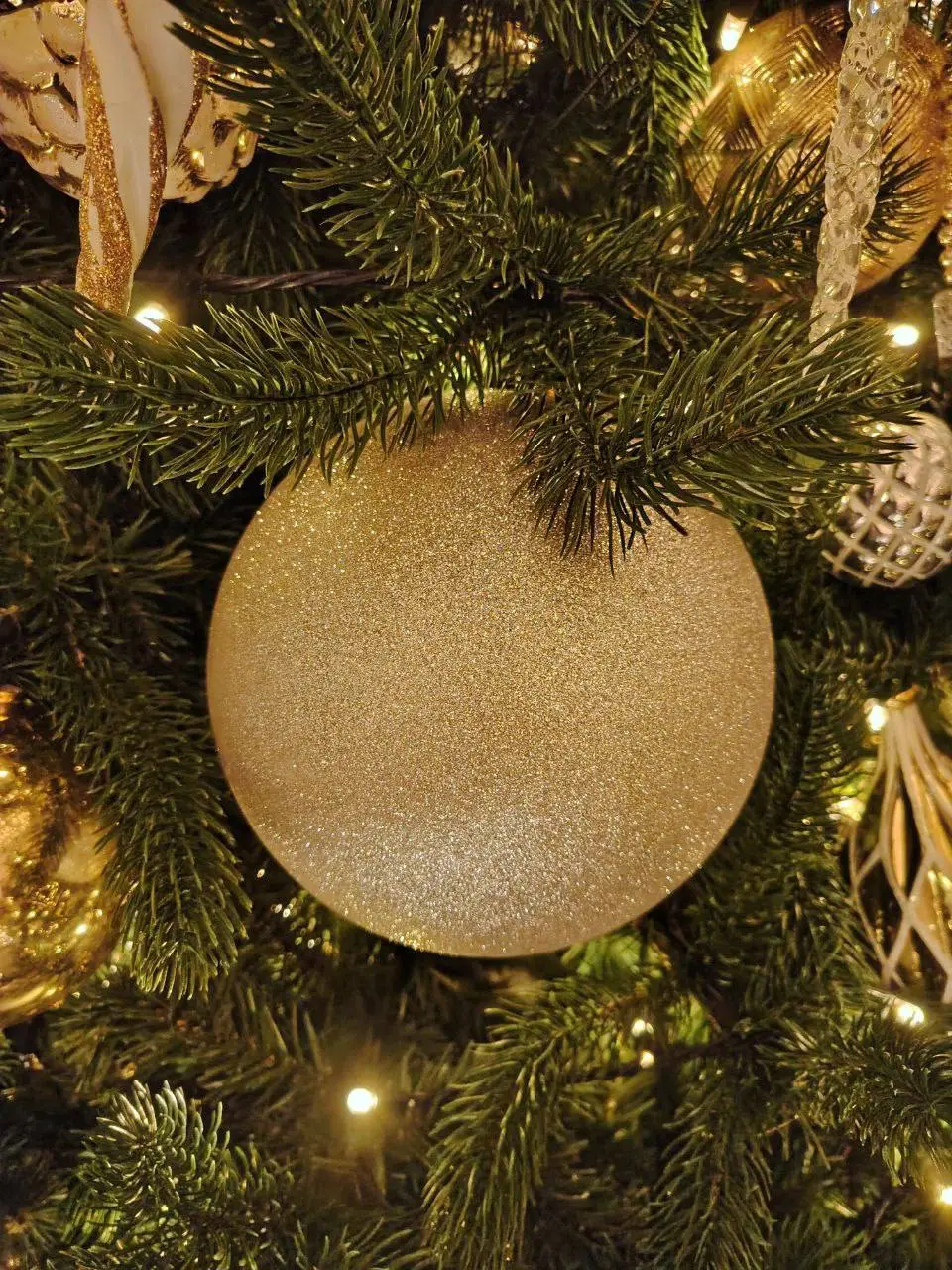 Новогодние декорации на улице Рождественке