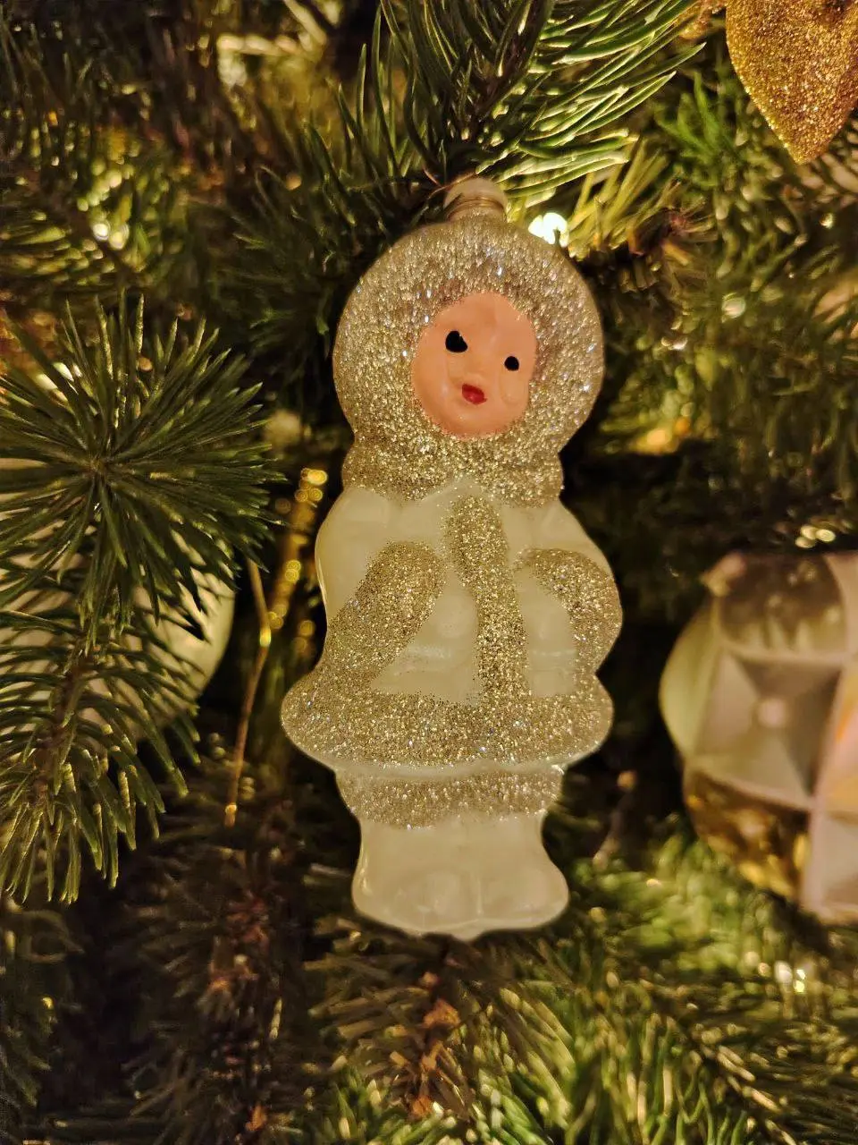 Новогодние декорации на улице Рождественке