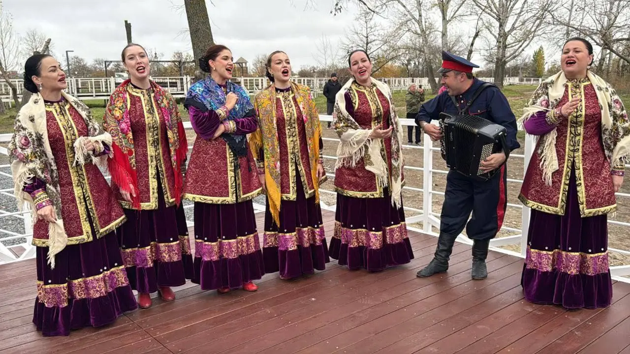 Понтонный причал Дон-5 и первый Валдай в Старочеркасской