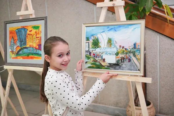 Выставка детского рисунка Мир глазами детей: город сегодня – город