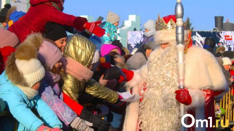 Поезд Деда Мороза прибывает в Омск