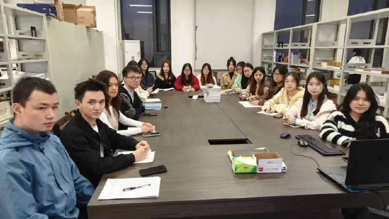 Учим русский с ИИ: стартовала программа по использованию нейросетей в обучении русскому языку как иностранному