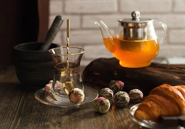 Авторская лекция "ОтЧАЯнная История"