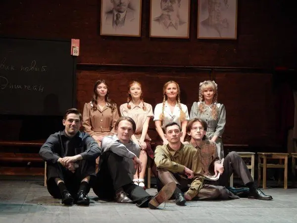 Спектакль "История 9"Б"