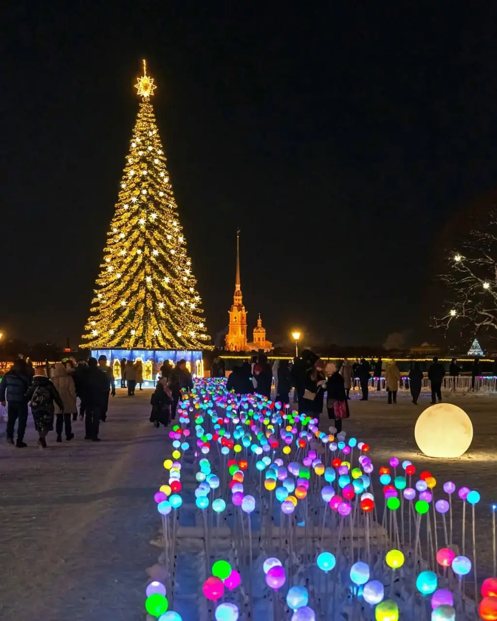 Монтаж праздничного оформления к Новому году в Санкт‑Петербурге