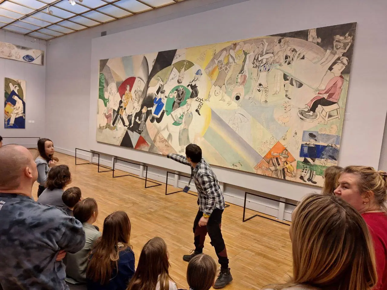 Не экскурсия, а кладезь удивления, вдохновения, знаний и наслаждения! Шедевры XX века : экскурсия в Новой Третьяковке для 9-15 лет. Гид Иван