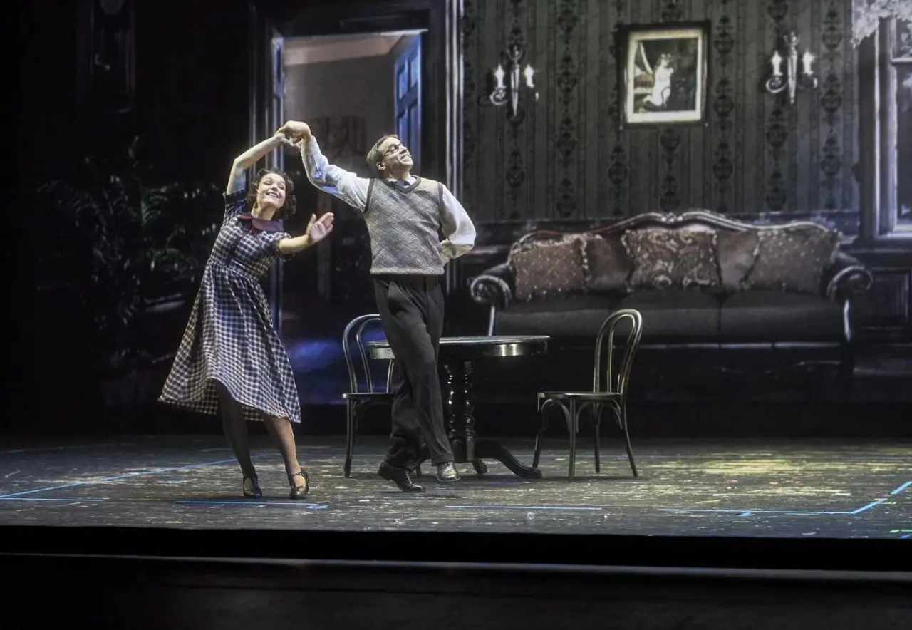 Брехт, страх и надежда: Никита Михалков покажет в Петербурге спектакль «Перед рассветом»