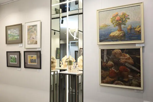 Выставка "Вечный светоч материнства и детства"