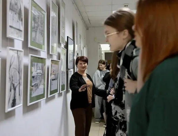 Авторская выставка художника Светланы Сергунцовой "Цветные берега"