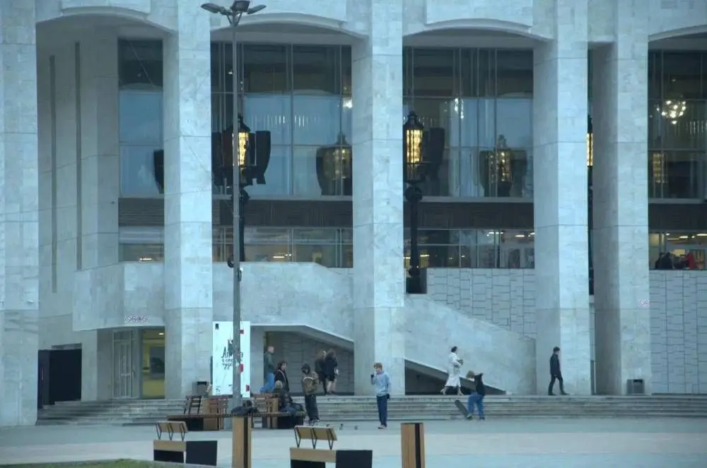 афиша спектаклей на большой сцене Театра-Театра до конца новогодних праздников