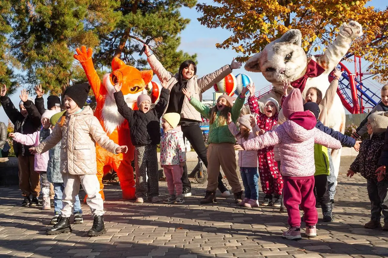 Котик и Лисичка идут в гости!