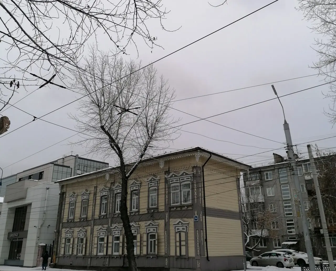 пешая мини-групповая экскурсия про деревянные усадьбы с посещением галереи Бронштейна; пешая мини-групповая экскурсия «Древний Иркутск»