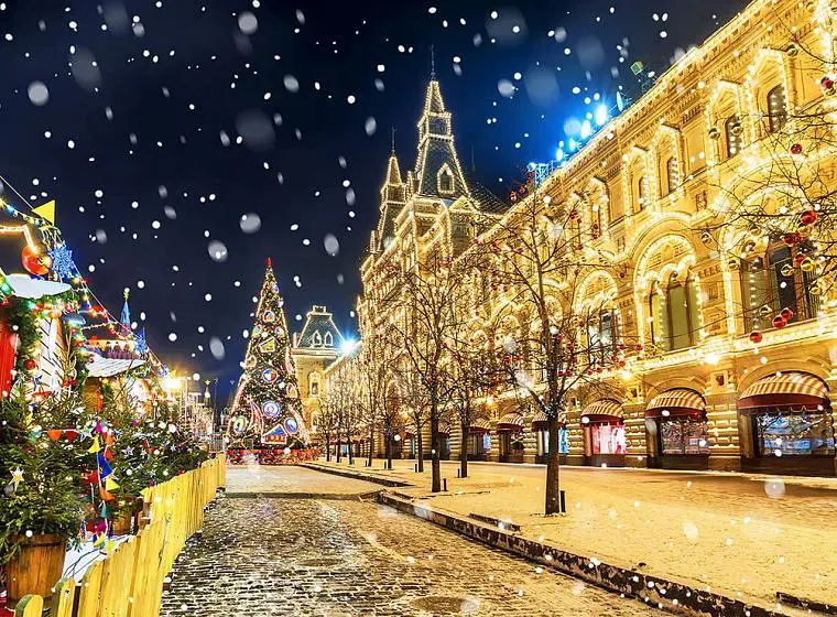 Новогодняя ночь в поющем автобусе с Дедом Морозом