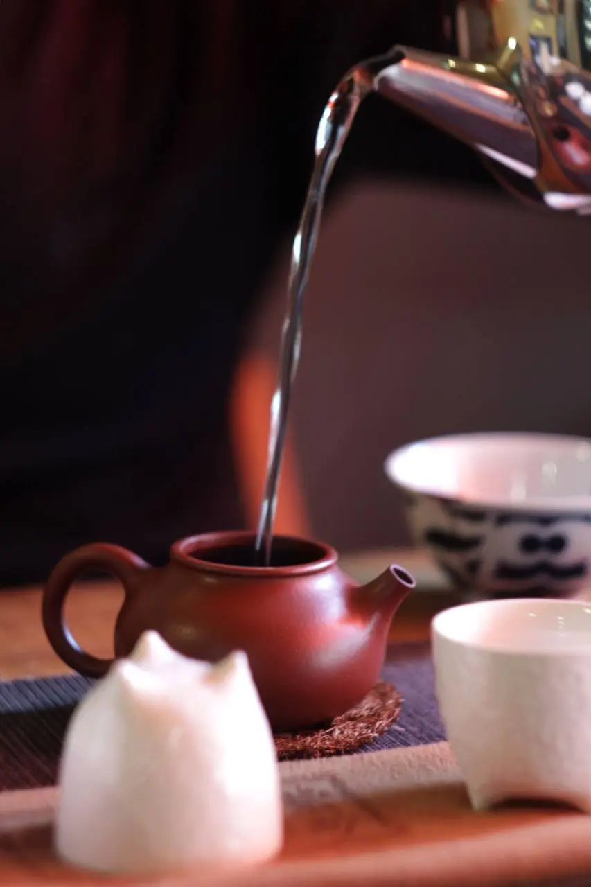 Пятница. Вечер. Чай в молчании.