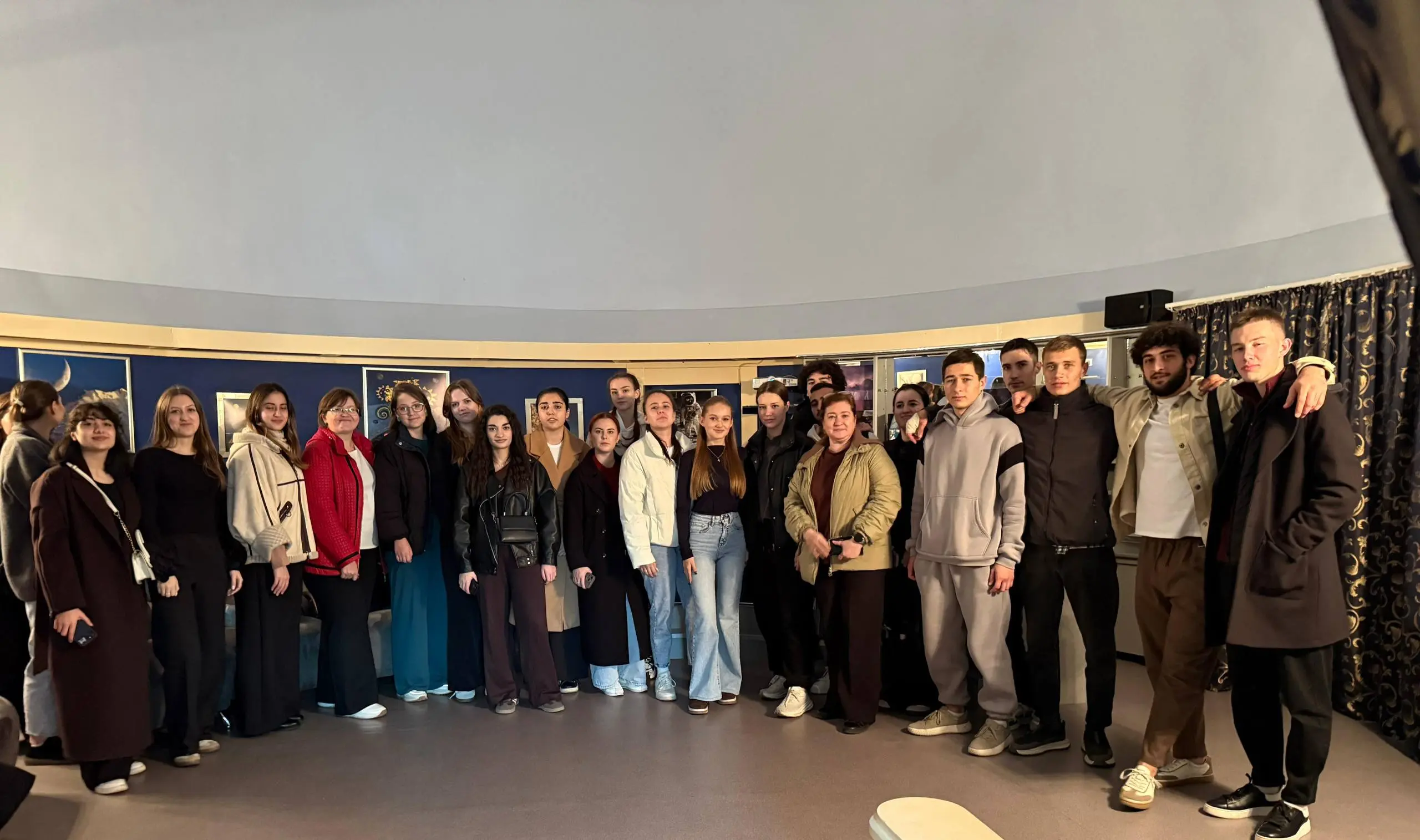 Погружение в космос: студенты Академии исследовали тайны Вселенной