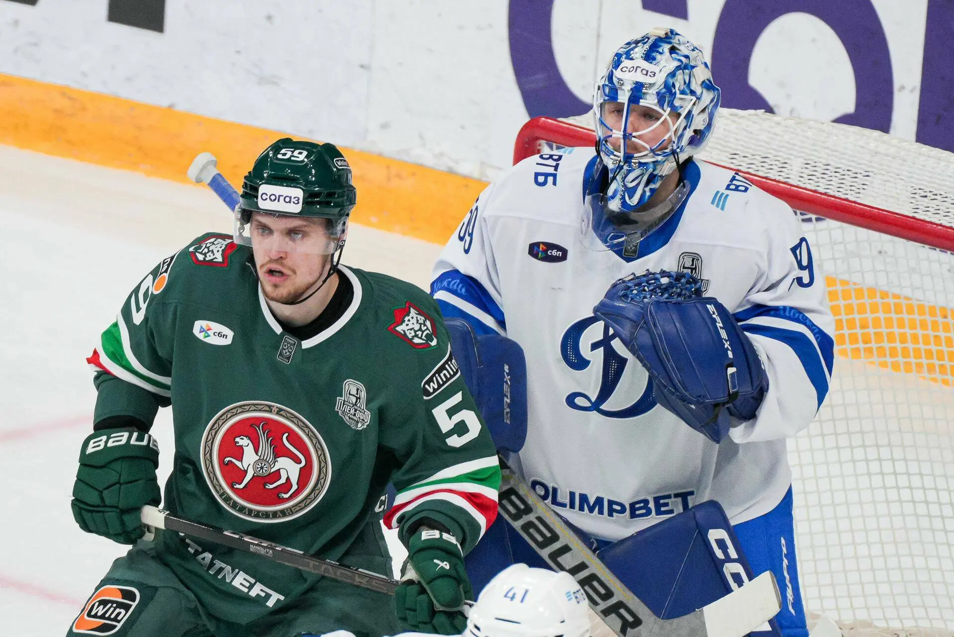 Ак Барс принимает Динамо. первый матч домашней серии