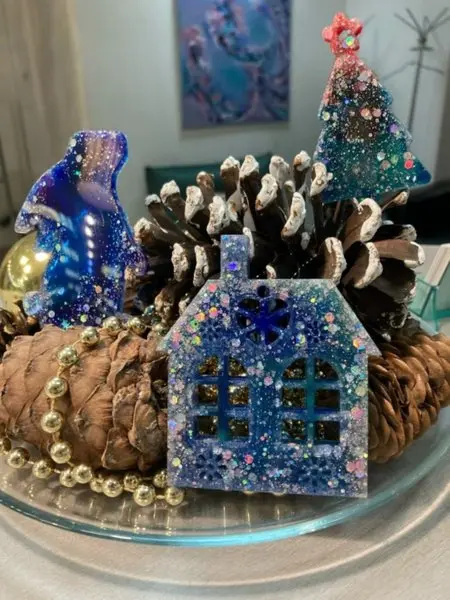 Мастер-класс по созданию новогодних игрушек из эпоксидной смолы