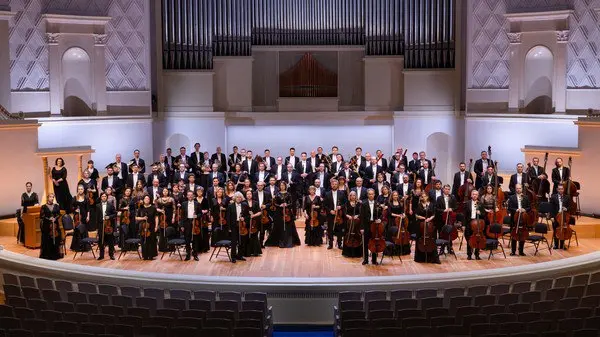 Концертная программа симфонической музыки с Бергом, Шостаковичем и оркестром Светланова