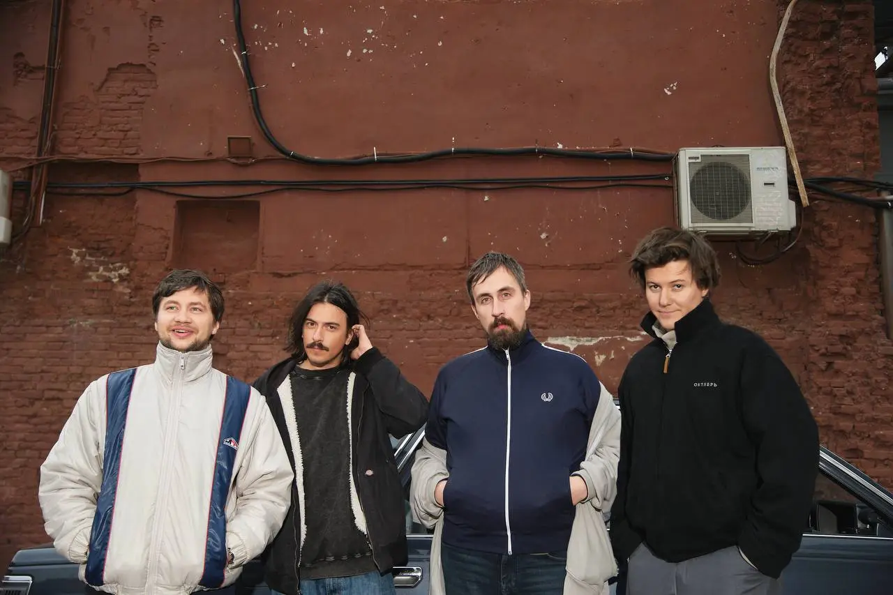 Трубновские едут по делишкам, справа налево: Миша Кастет, Николай Андреевич, Вован и Шамут