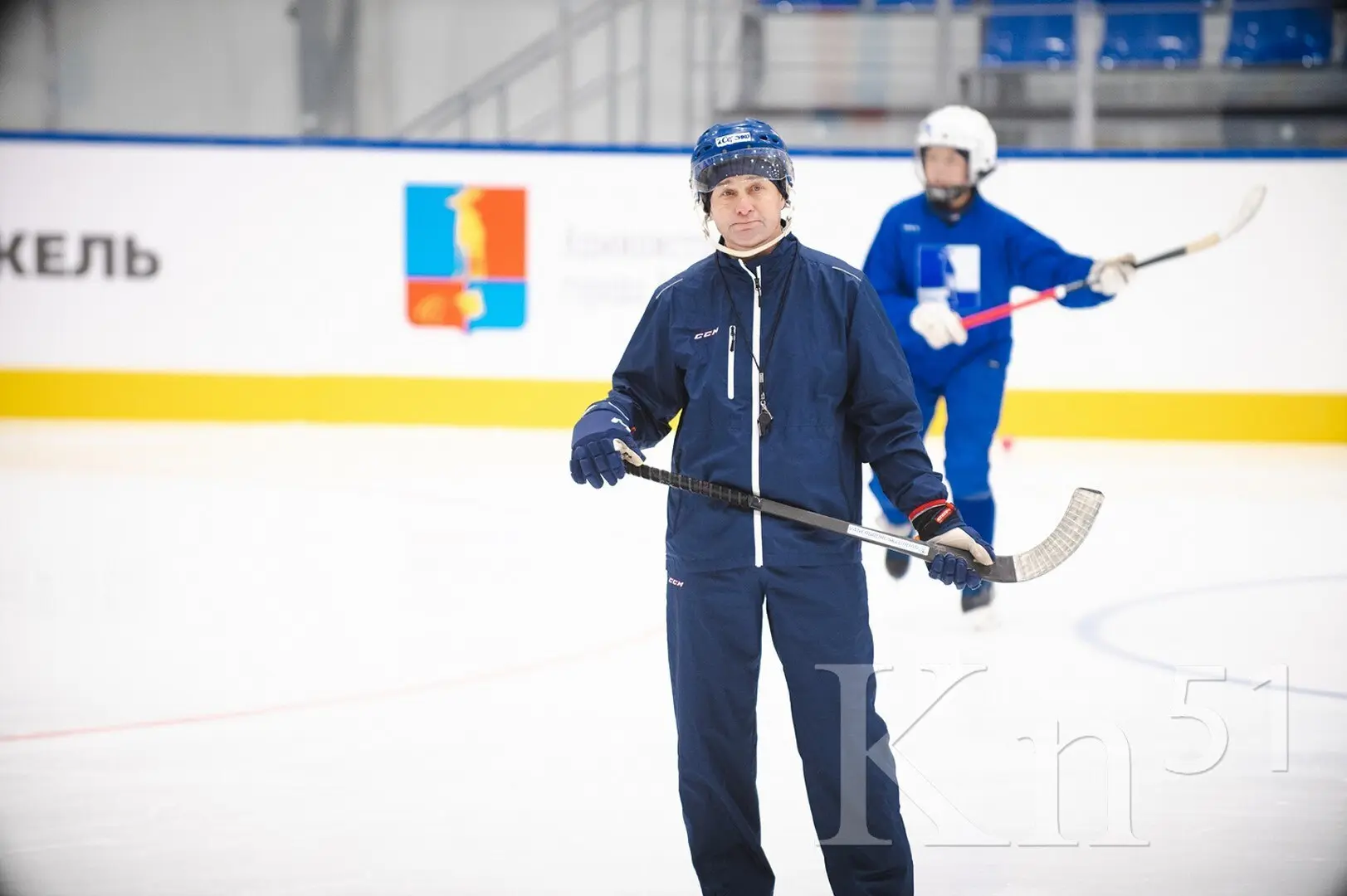 Первыми посетителями ледовой арены в Мончегорске: мастер-класс по хоккею для воспитанников спортшколы