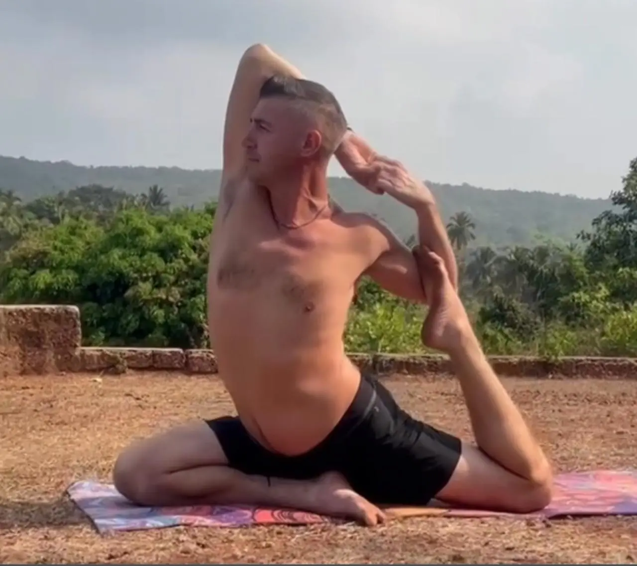 ЙОГА в Art Goana. Первaя серия аштанга виньяса йоги, асаны хатха йоги, дыхательные практики